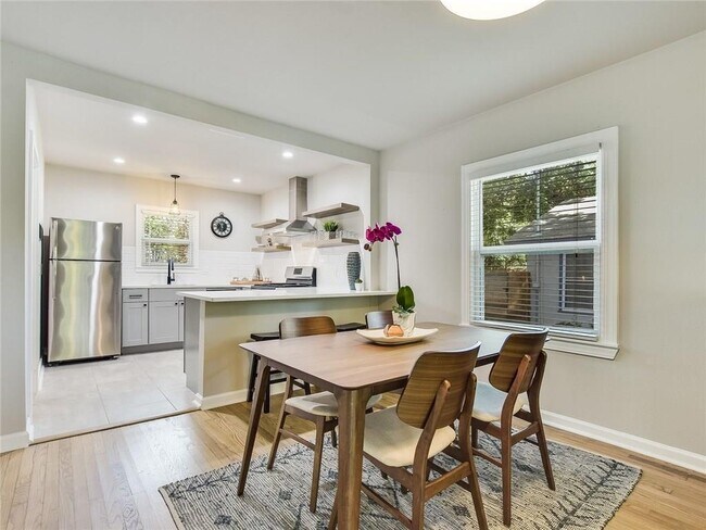 Photo - 3304 Robinson Ave