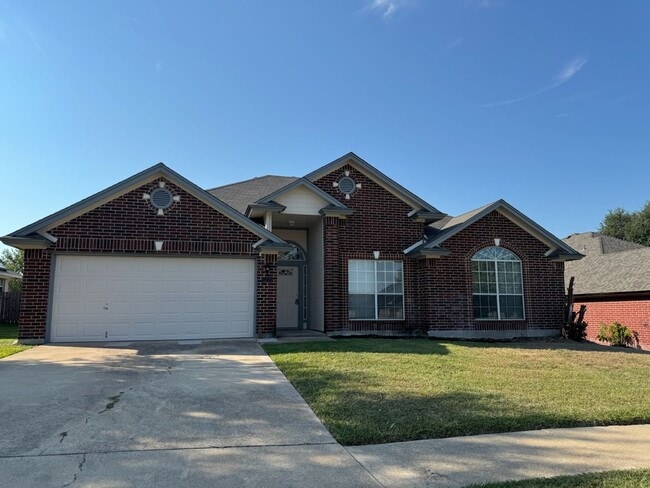 Building Photo - Remodeled 3 Bedroom Plus Bonus Room - Comi... Rental