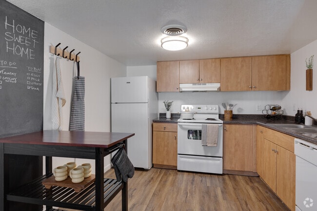 2BR, 2BA - 755SF - Kitchen