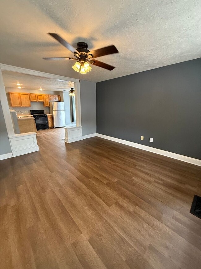 Photo - Spacious 4-Bedroom Home with Huge Fenced Backyard!