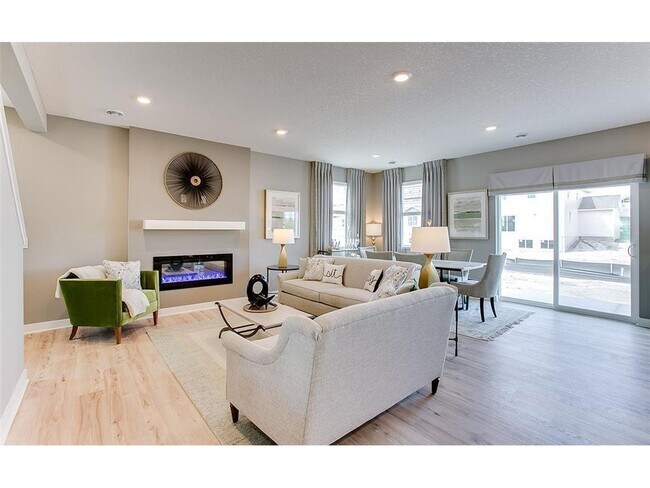 Photo - 12681 Erskin St NE