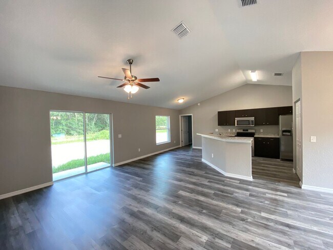 Photo - Beautiful  Home - 3/2/2 **WON"T LAST**