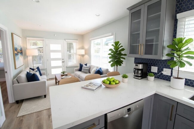 Photo - Santa Monica House with Huge Yard on Walking Street Blocks to Beach