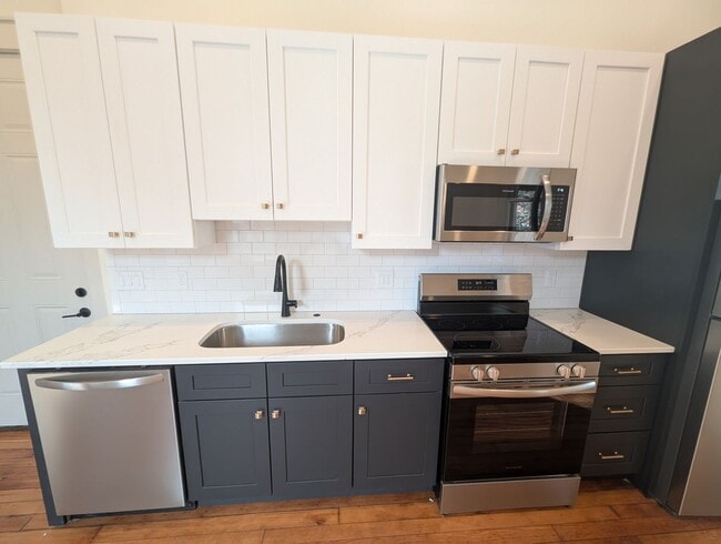 Photo - Newly renovated, modern apartment in historic Covington Unidad Apartment 1