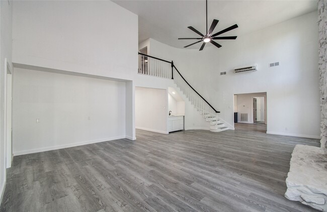 Photo - 619 River Plantation Dr