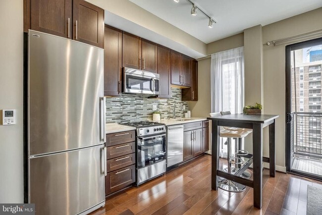 Photo - 1320 Fenwick Ln Unit 305