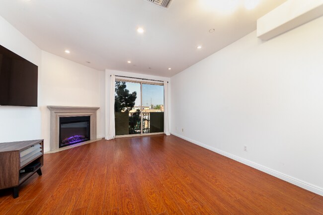 Photo - 5303 Satsuma Ave