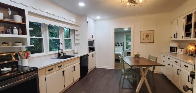 Photo - 696 Keetor Rd