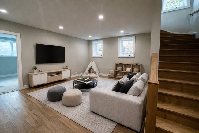 Photo - 4243 N Damen Ave