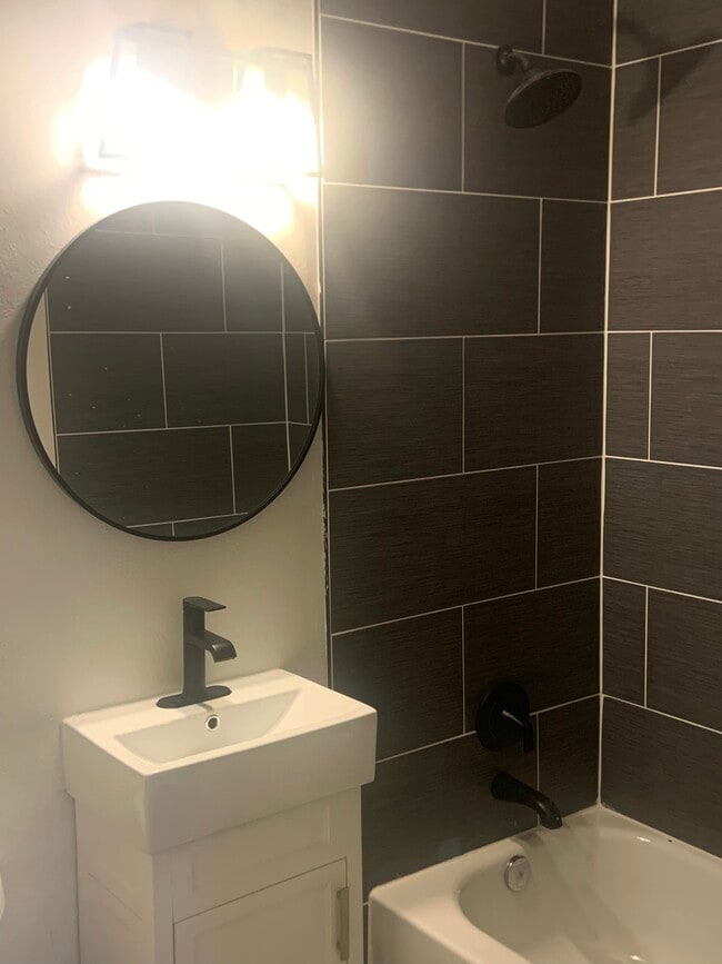 Photo - 2520 W Vista Ave Unidad #D