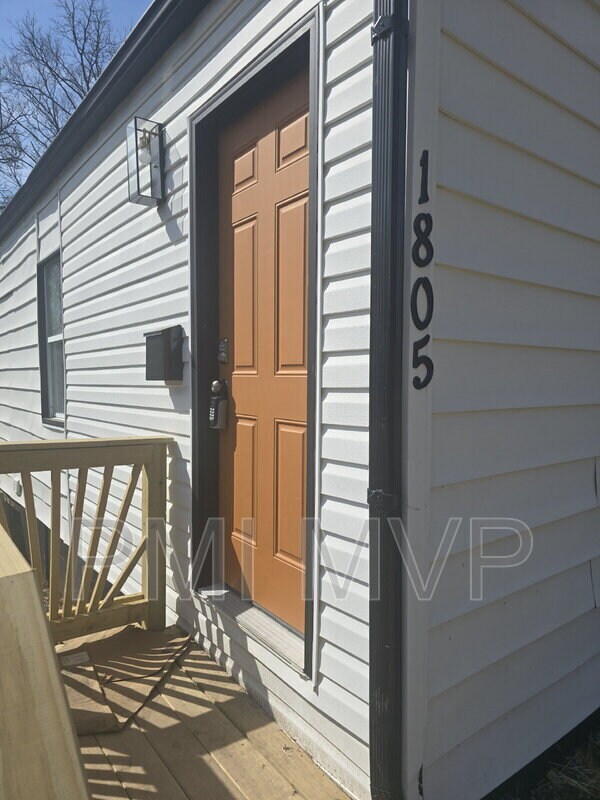 Photo - 1805 Mooberry St
