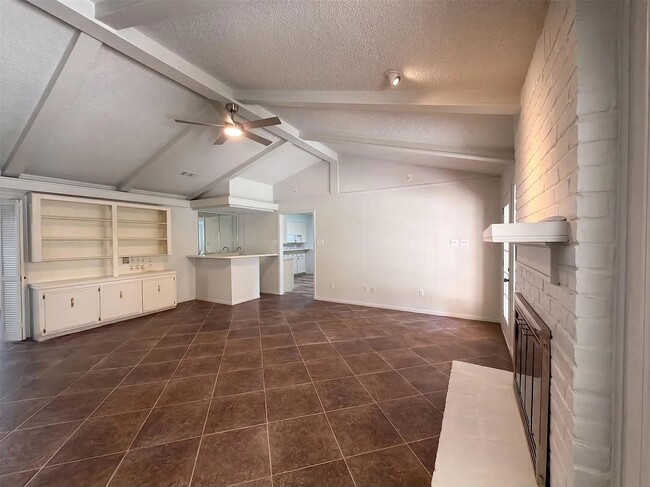 4042 Greenbriar Dr