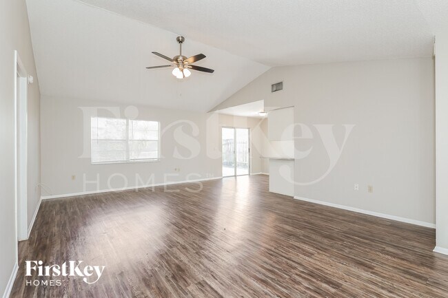 Photo - 1095 Sunshine Way SW