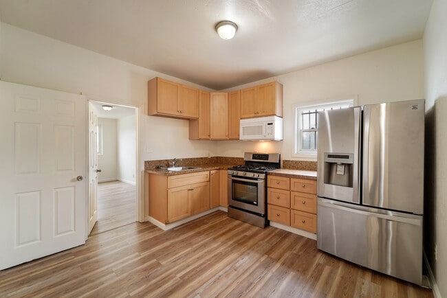 Photo - 400 Bissell Ave Unit 400