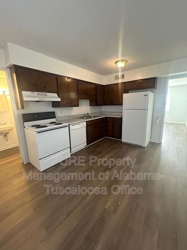 Photo - 1926 E 48th St