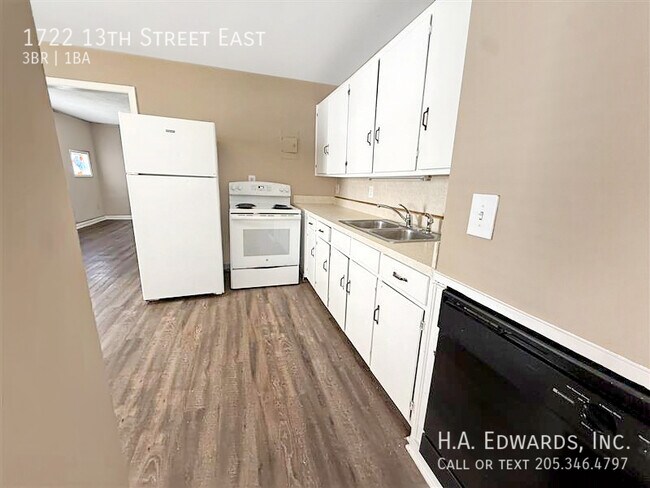 Photo - 1722 13th St E