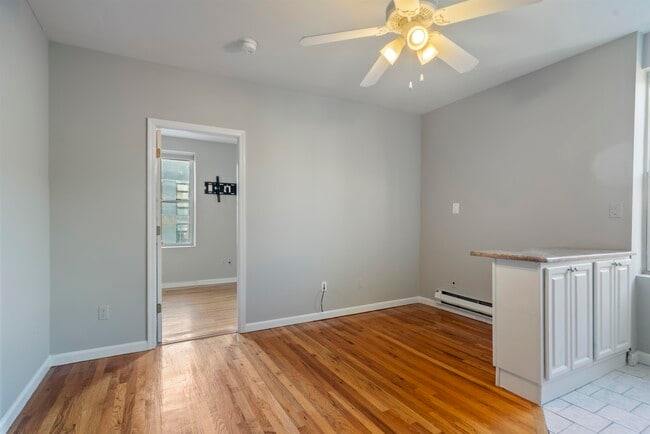 Photo - 734 Adams St Unidad 4d