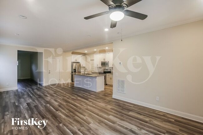 Photo - 215 Parkwood Dr NW