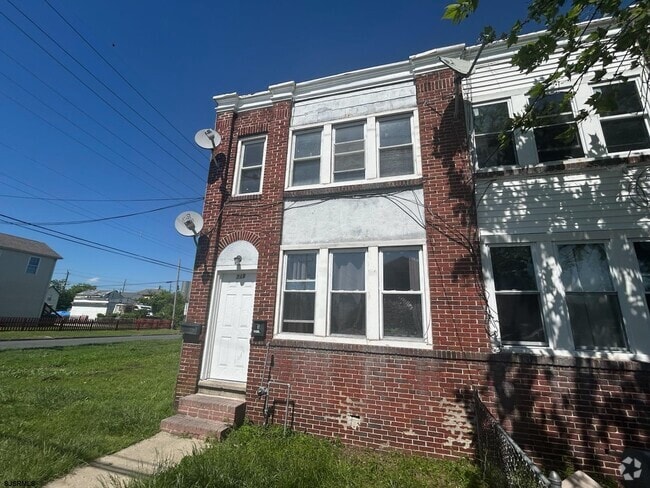 Building Photo - 719 N Michigan Ave Rental