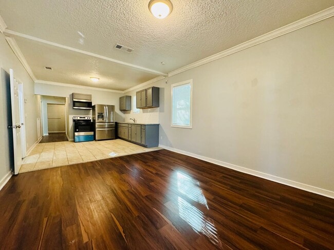 Photo - Completely renovated 4/2 Single Family home ! Available now!