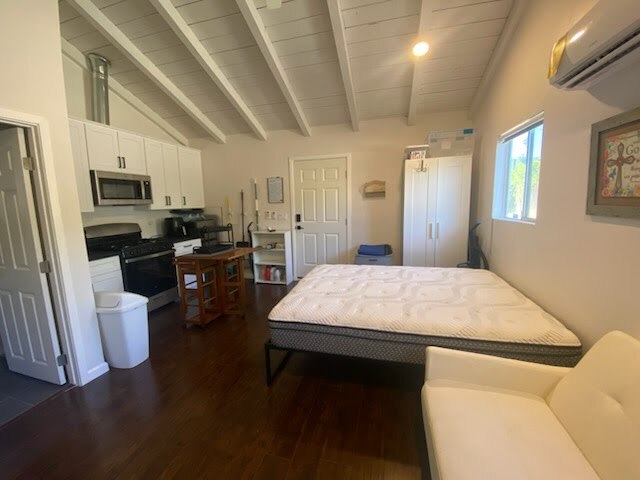 Photo - 18747 Schoenborn St