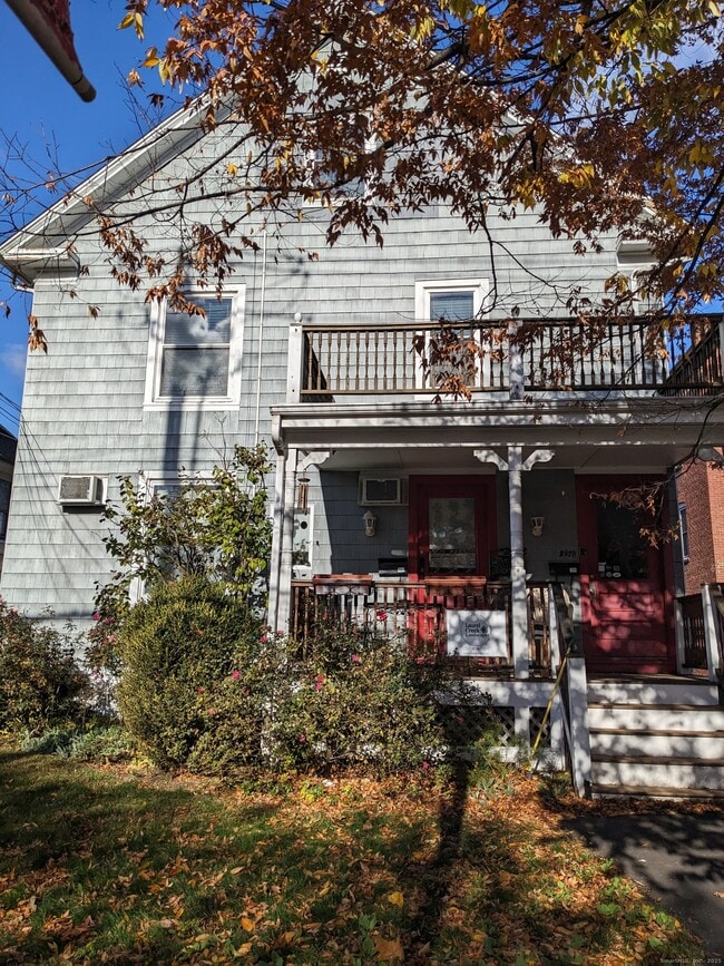 Building Photo - 2870 Fairfield Ave Unit 2