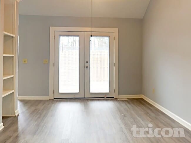 Photo - 100 Chippenham Cir