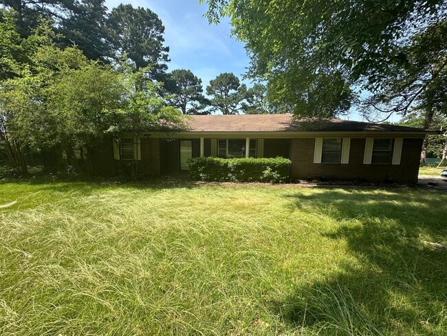 Introducing a charming 3-bedroom, 2-bathro... - Introducing a charming 3-bedroom, 2-bathro... House