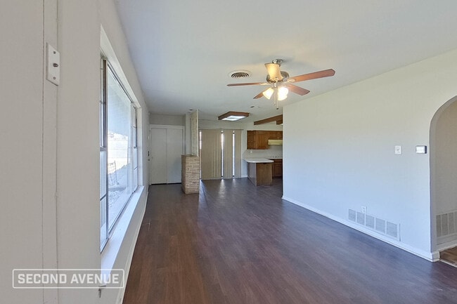 Photo - 2713 S Carrier Pkwy