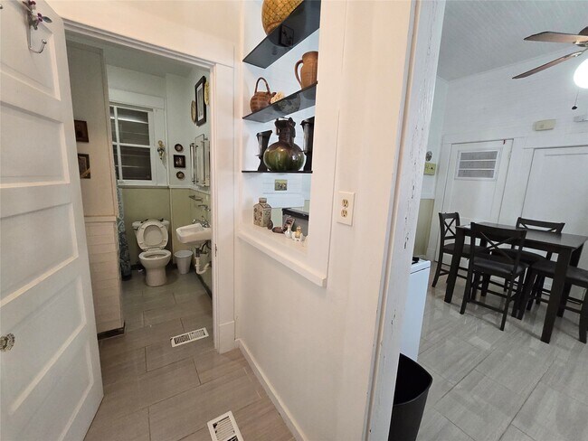 Photo - 916 Avenue H