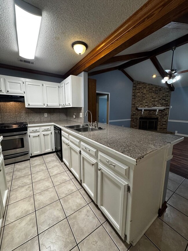 Photo - 1729 Tallwood Dr