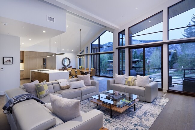 Photo - 717 S Aspen St