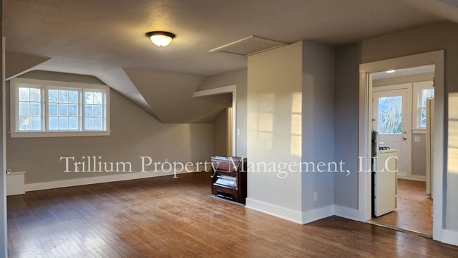 Building Photo - 3105 SE Main St Unit 2