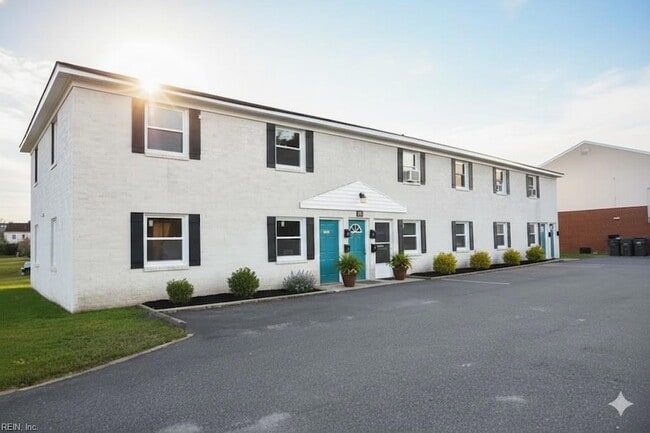 Building Photo - 811 Randolph St Unit B