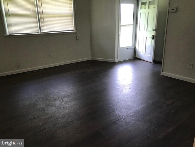 221 Norcross Ln