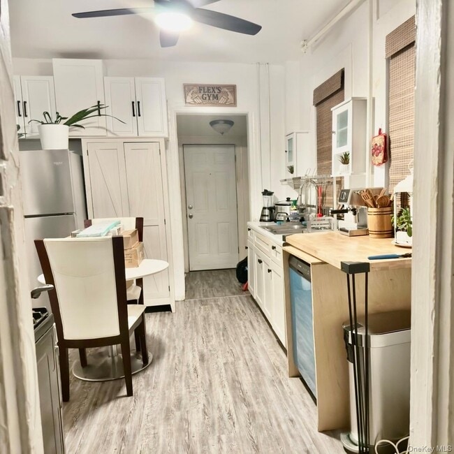 Photo - 248 Lawrence Ave