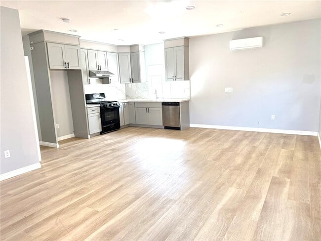 Photo - 2735 Earle Ave