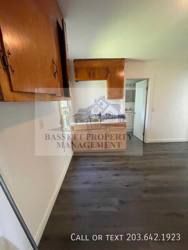 Photo - 109 E Albert St