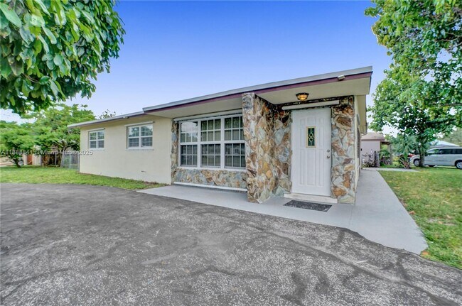 Photo - 6540 McKinley St