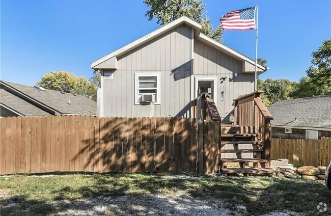 Entry to Apt B - 504 Blue Ridge Blvd Unit B Rental