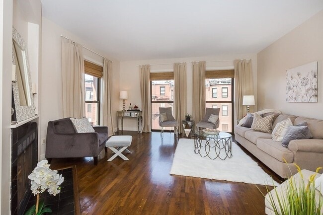 Photo - 201 Newbury St Unidad 309