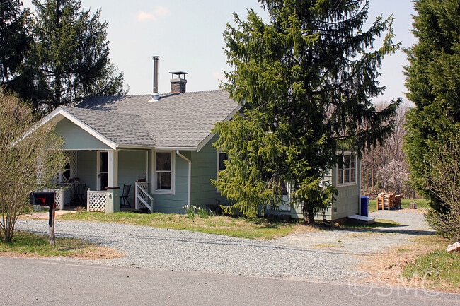 Building Photo - 1018 Quince Orchard Road Rental