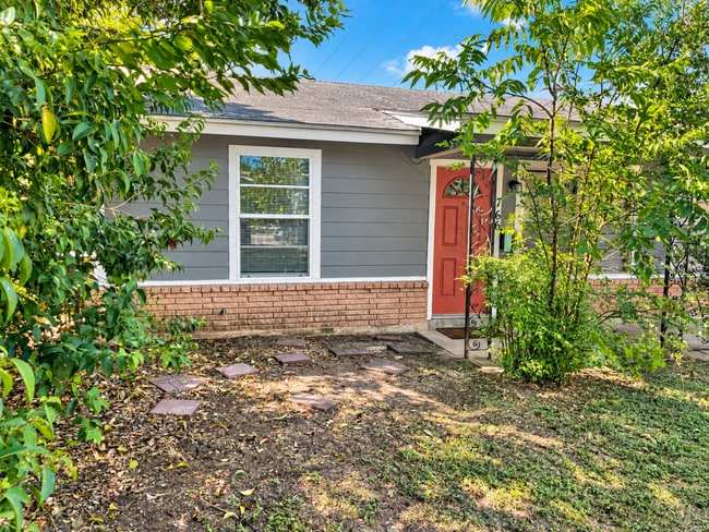 766-768 Edgebrook
