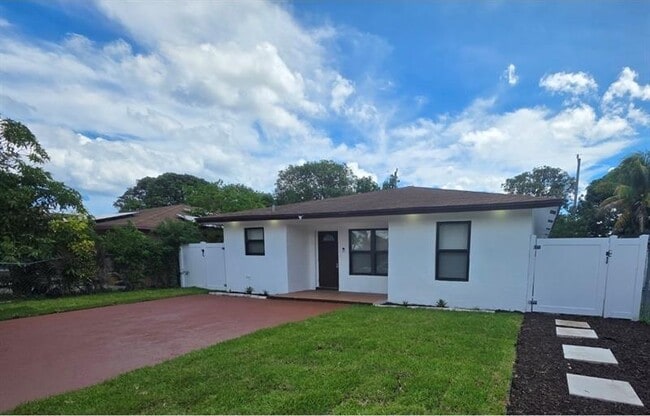 Photo - 320 Sterling Ave