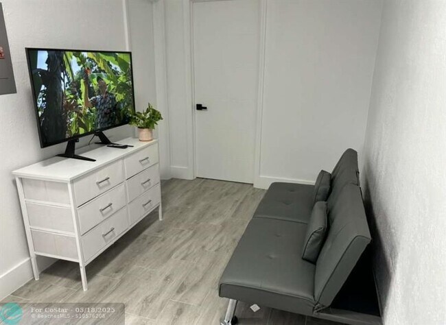 Photo - 245 NW 32nd St Unidad 4