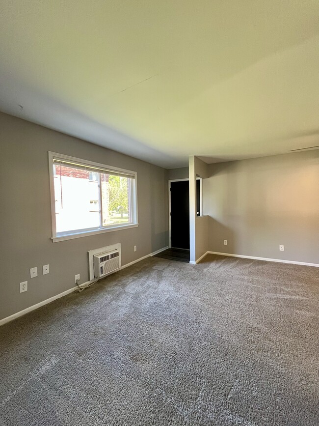 Photo - Oakwood Apartments
