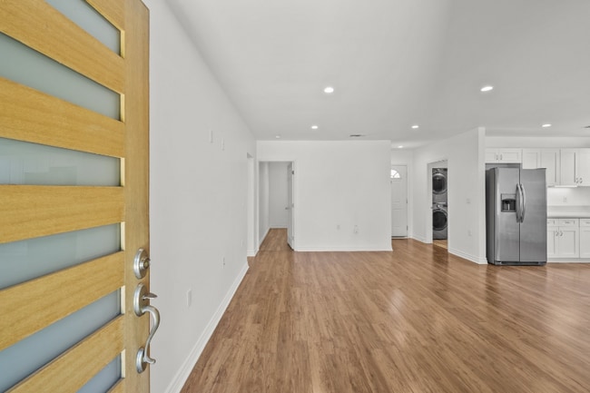 Photo - 6712 Cedros Ave