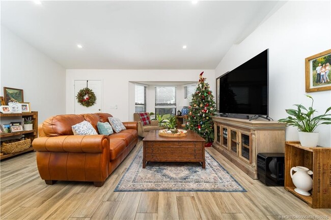 Photo - 2141 SW Janette Ave