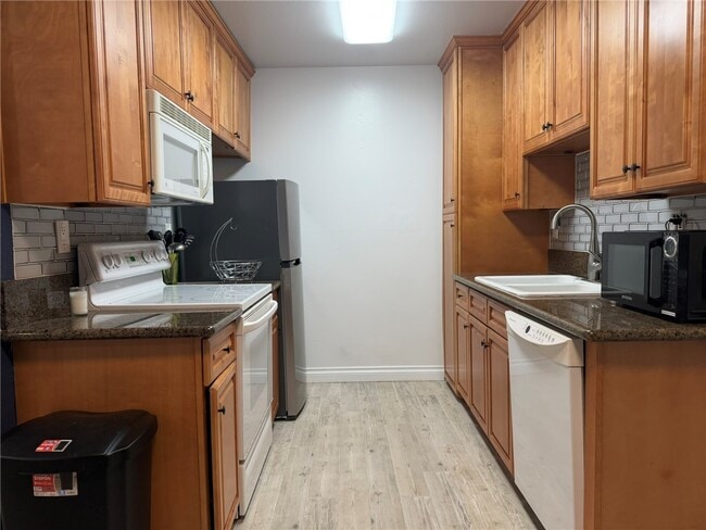 Photo - 1000 W MacArthur Blvd Unit 137