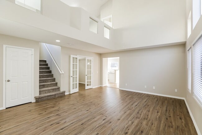 Photo - 250 W Juniper Ave